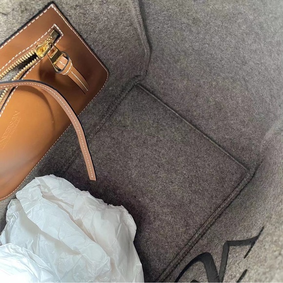 JW Anderson Belt Tote - Picture 5 of 6